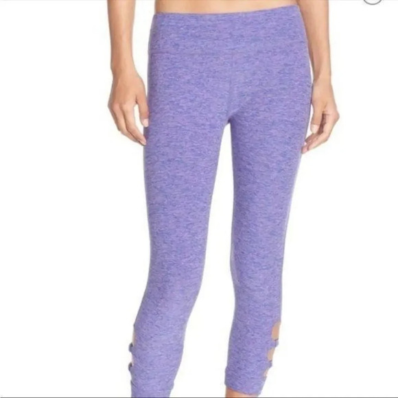 Beyond Yoga Cut Out Capris - Picture 2 of 7